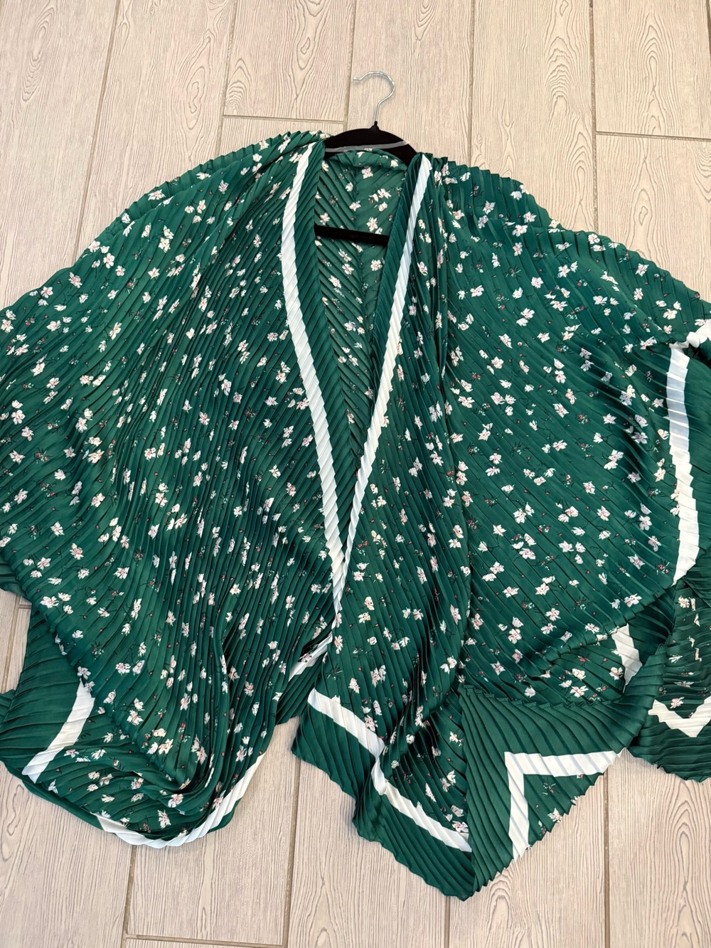 Banana Republic Green Floral Pleated Kimono